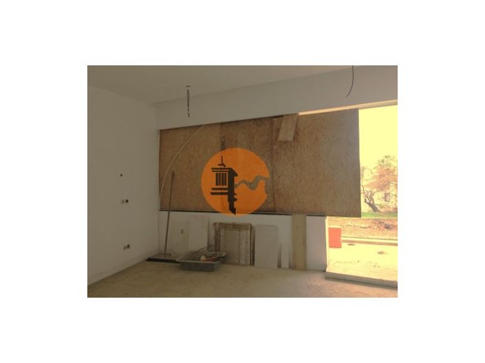 Image No.18-4 Bed House for sale