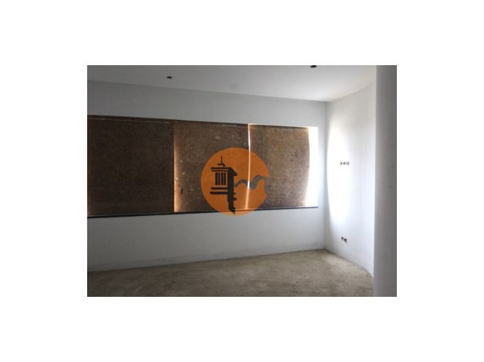 Image No.21-4 Bed House for sale