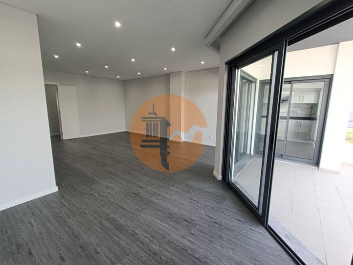 Image No.10-3 Bed Apartment for sale