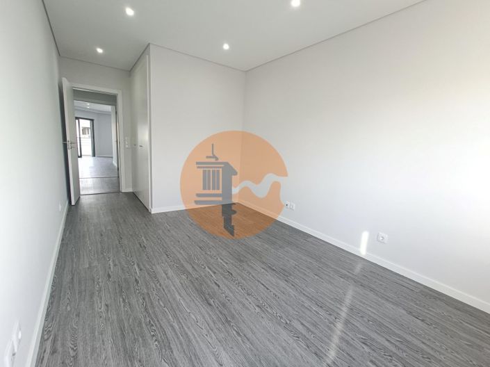 Image No.12-3 Bed Apartment for sale