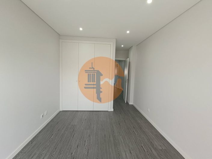 Image No.20-3 Bed Apartment for sale