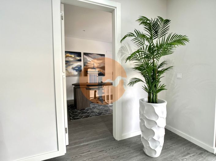 Image No.20-3 Bed Apartment for sale