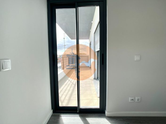 Image No.25-3 Bed Apartment for sale