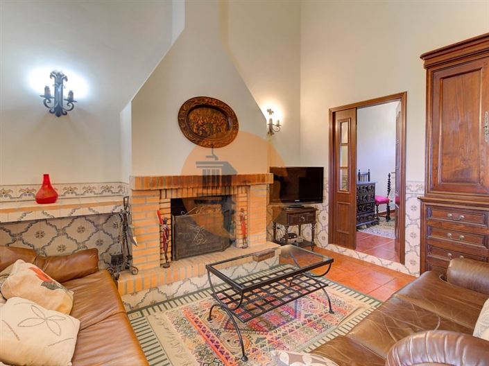 Image No.7-5 Bed Farmhouse for sale