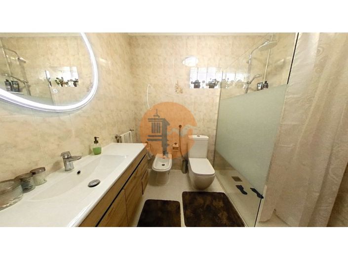 Image No.21-4 Bed House for sale