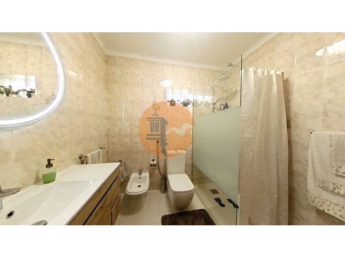 Image No.22-4 Bed House for sale