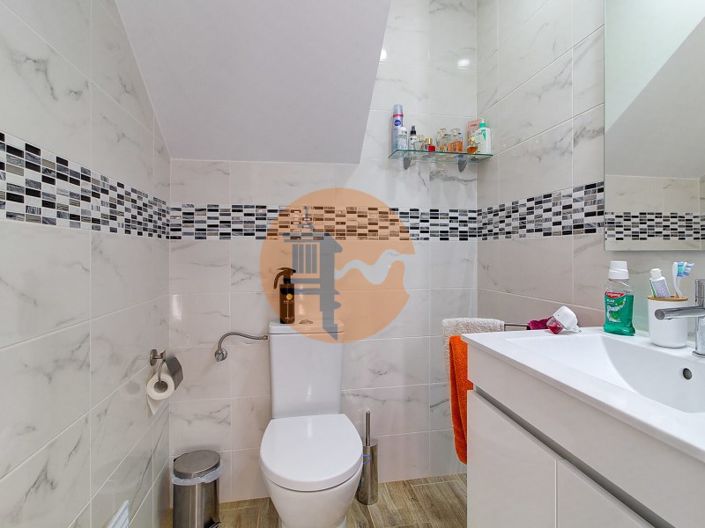 Image No.16-2 Bed House for sale