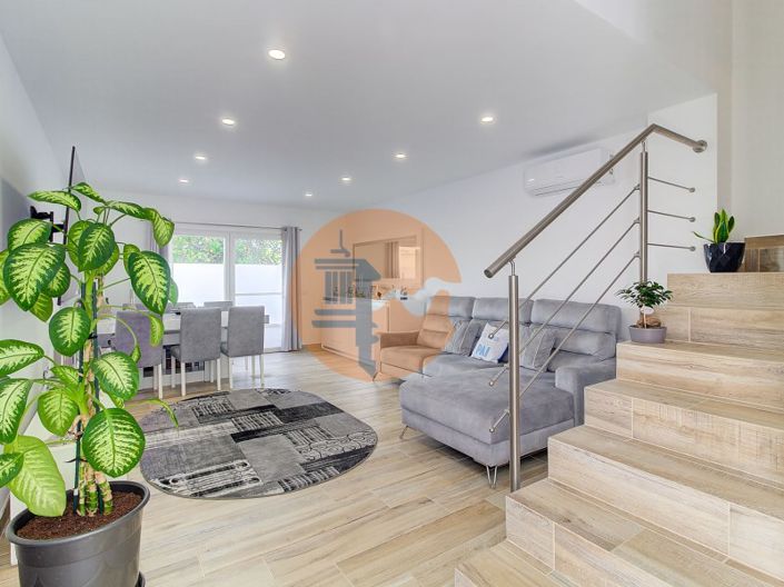 Image No.3-2 Bed House for sale