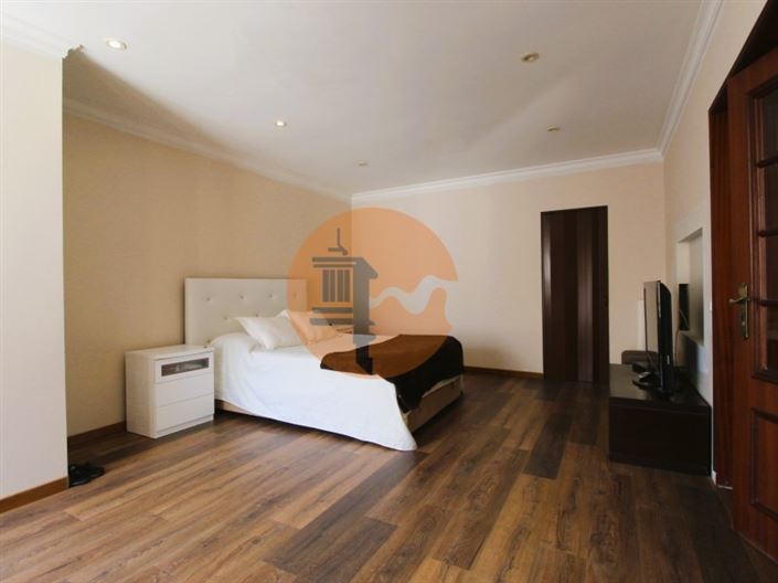 Image No.11-3 Bed House for sale