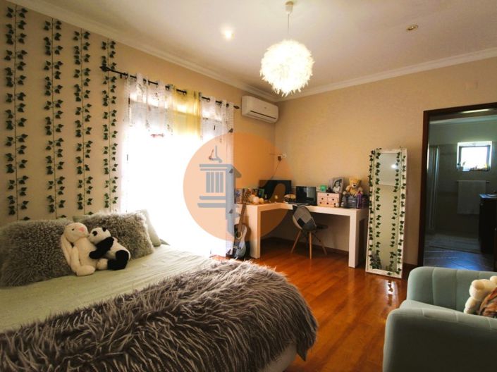 Image No.16-3 Bed House for sale