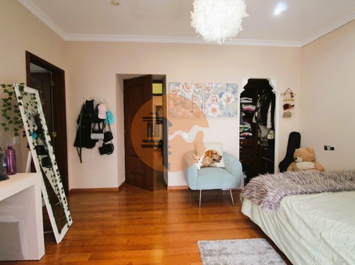 Image No.18-3 Bed House for sale