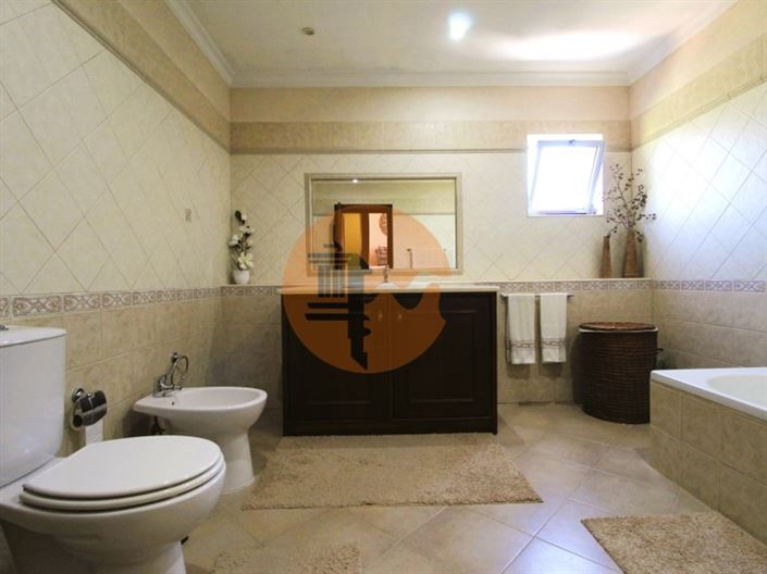 Image No.13-3 Bed House for sale