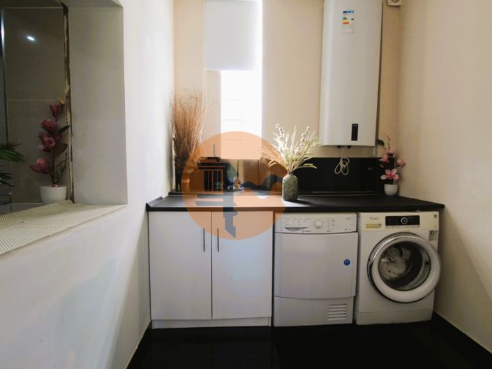 Image No.8-3 Bed House for sale