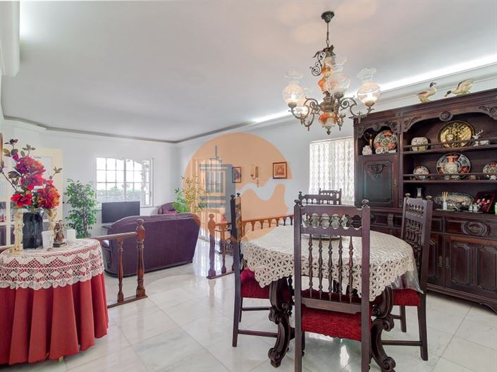 Image No.17-4 Bed House for sale