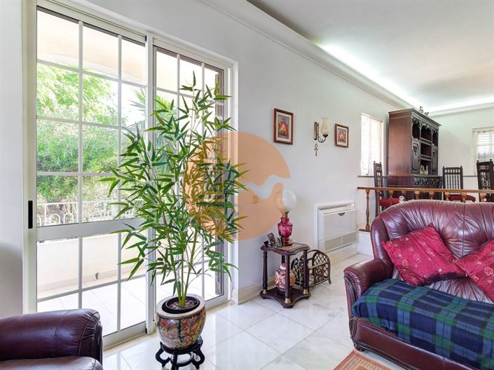 Image No.19-4 Bed House for sale