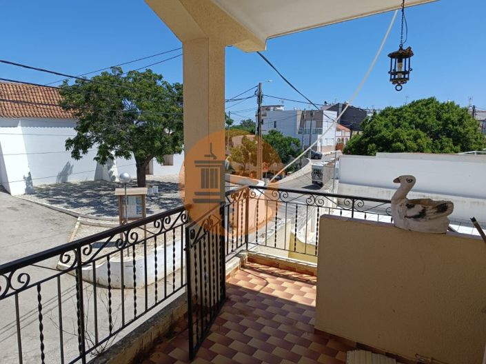 Image No.1-5 Bed House for sale