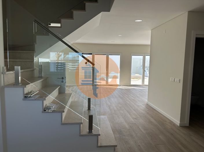 Image No.12-4 Bed House for sale