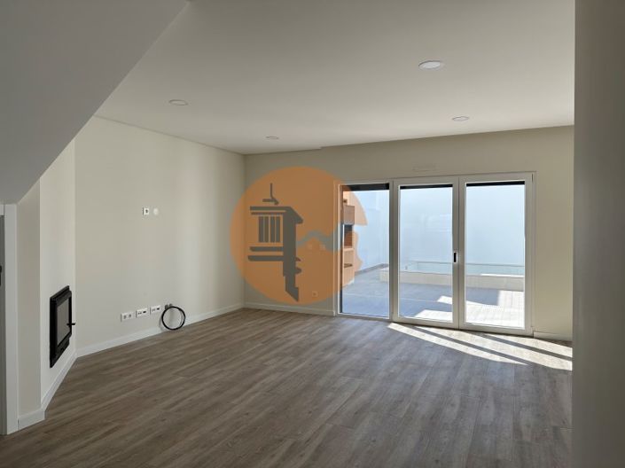 Image No.13-4 Bed House for sale