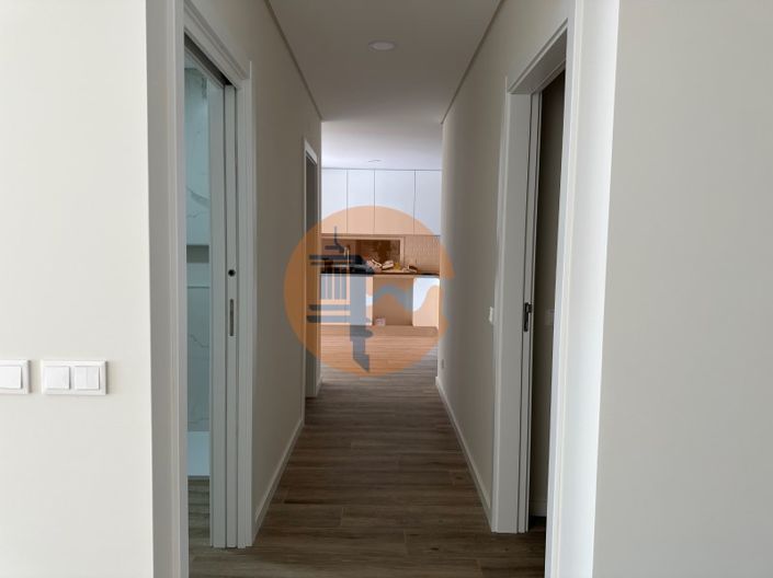 Image No.16-4 Bed House for sale