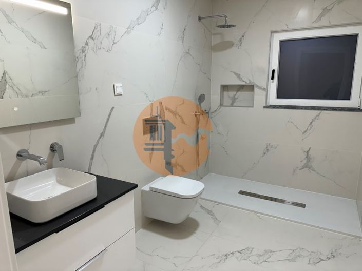 Image No.21-4 Bed House for sale