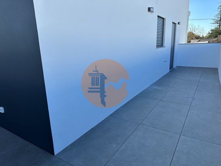 Image No.33-4 Bed House for sale