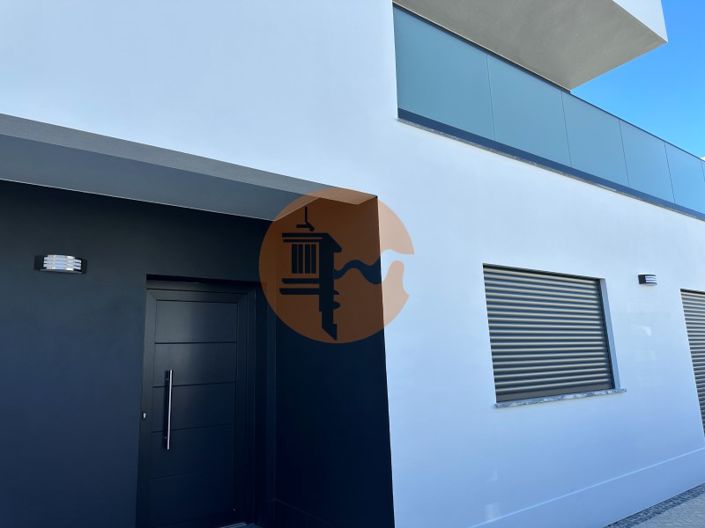 Image No.38-4 Bed House for sale