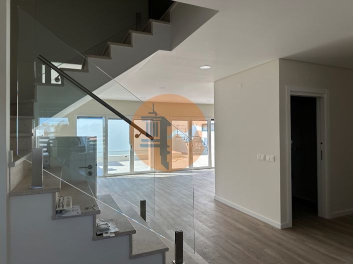 Image No.4-4 Bed House for sale