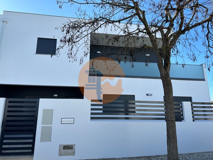 Image No.40-4 Bed House for sale