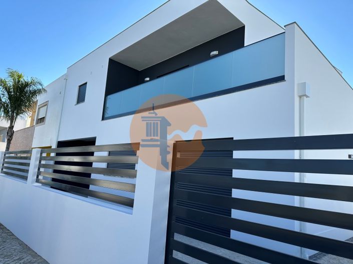 Image No.41-4 Bed House for sale