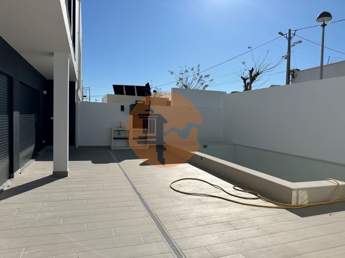 Image No.9-4 Bed House for sale