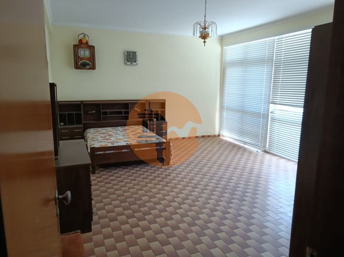 Image No.17-5 Bed Property for sale