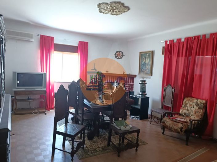 Image No.18-5 Bed Restaurant for sale