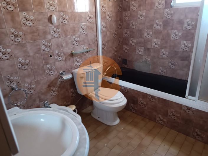 Image No.22-5 Bed Restaurant for sale