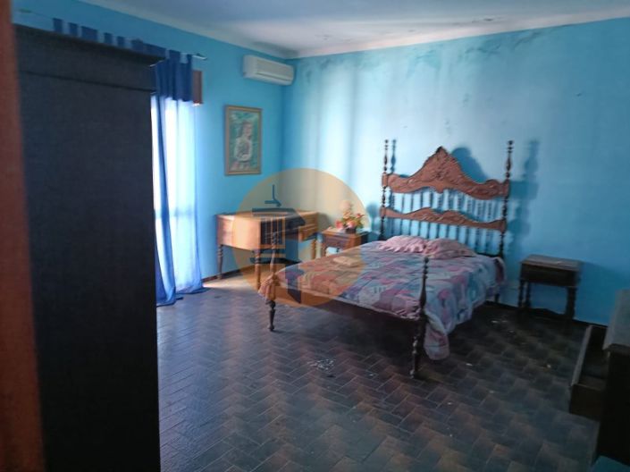 Image No.24-5 Bed Restaurant for sale