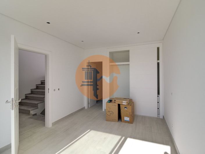 Image No.22-3 Bed House for sale