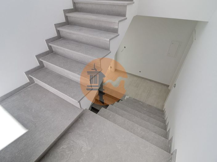 Image No.24-3 Bed House for sale