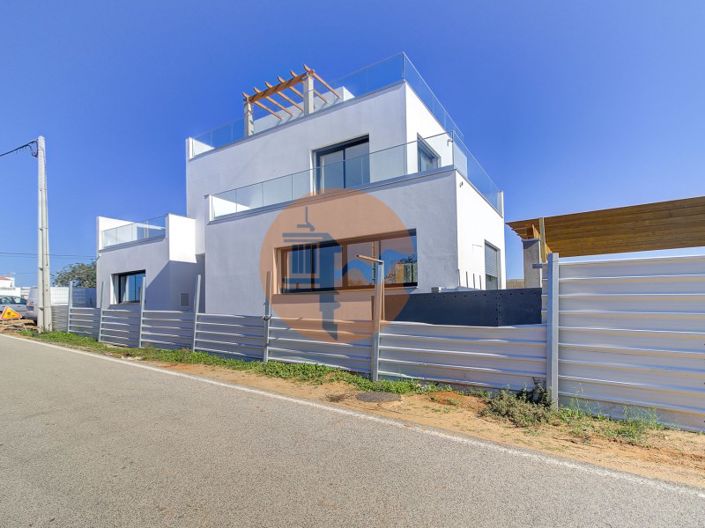 Image No.8-3 Bed House for sale