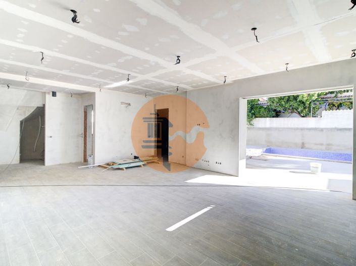 Image No.14-4 Bed House for sale