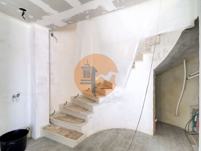 Image No.15-4 Bed House for sale