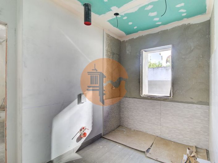 Image No.18-4 Bed House for sale