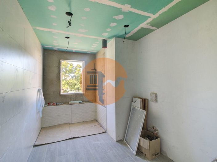 Image No.25-4 Bed House for sale