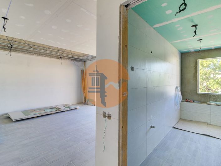 Image No.26-4 Bed House for sale