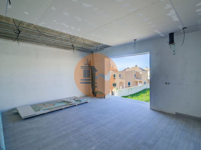 Image No.27-4 Bed House for sale