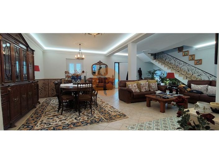 Image No.2-5 Bed House for sale