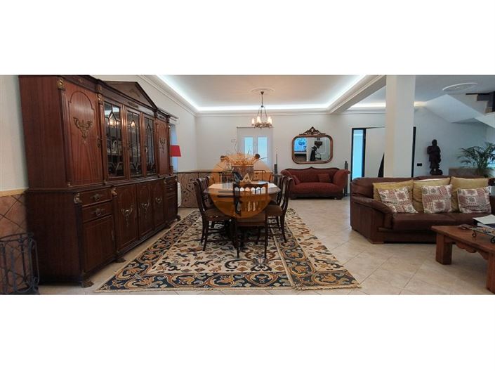 Image No.20-5 Bed House for sale