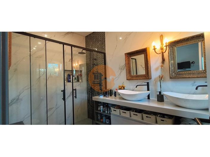 Image No.27-5 Bed House for sale