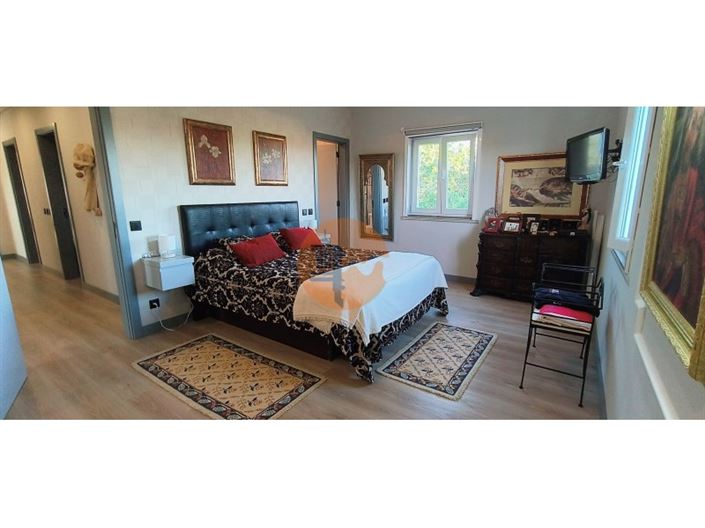 Image No.3-5 Bed House for sale