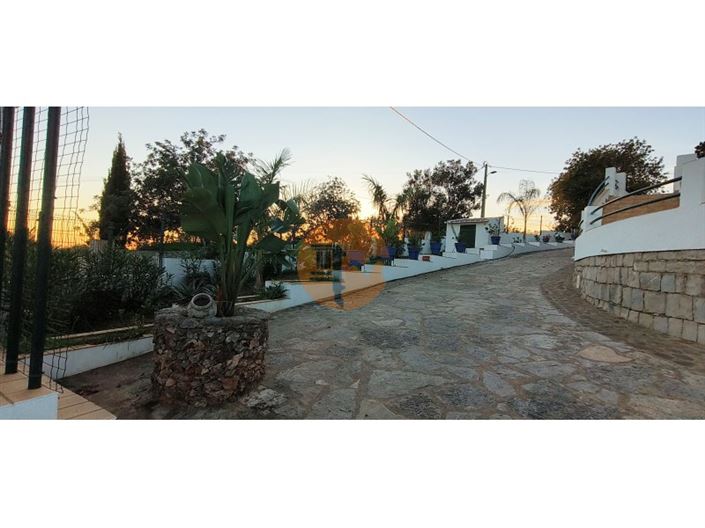 Image No.9-5 Bed House for sale