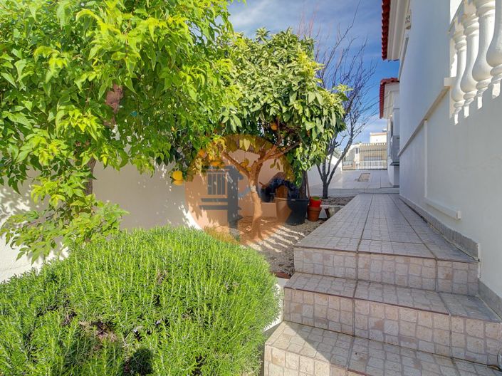 Image No.20-4 Bed House for sale