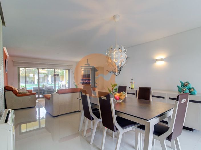 Image No.11-3 Bed House for sale